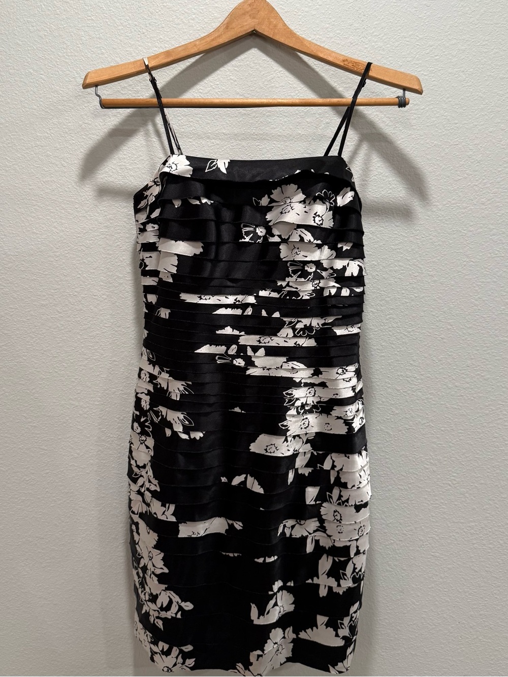 Quiet Luxury Satin Bodycon Mini Dress Black White Floral Party Dress Size 2